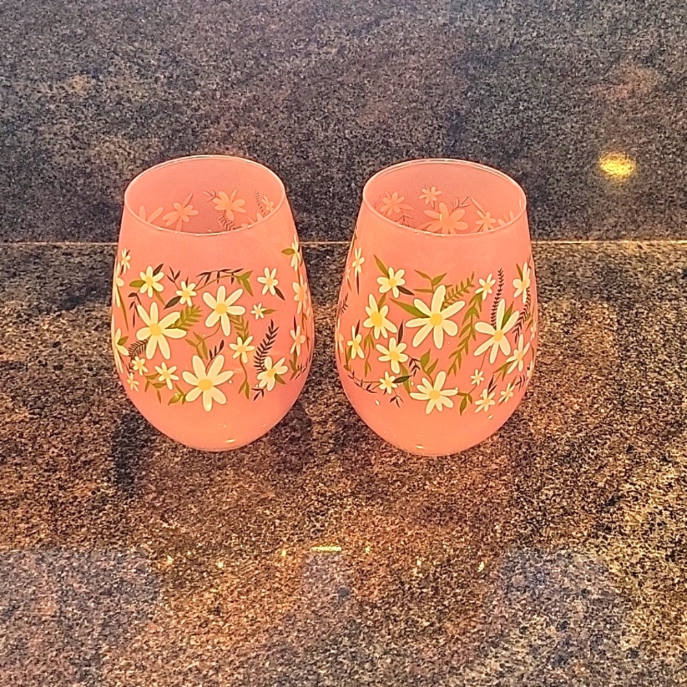 Pink stemless wine glasses Hand paint daisies ThimblePress Slant Collection NWOT